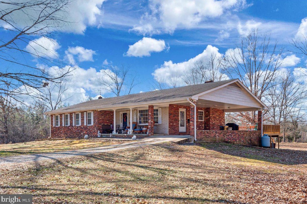 21249 Green Bay Rd, Beaverdam, VA 23015-1105