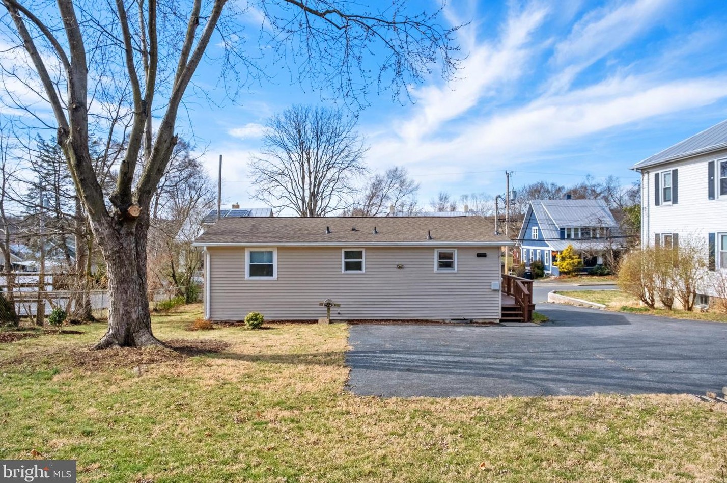 16 N Willow St, Harrisonburg, VA 22802