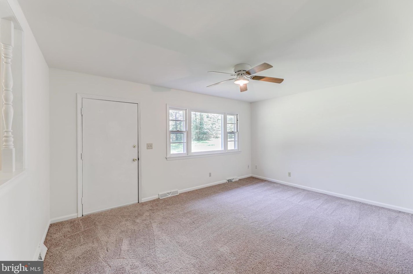 13158 James Madison Pkwy, Owens VA  22485-3212 exterior