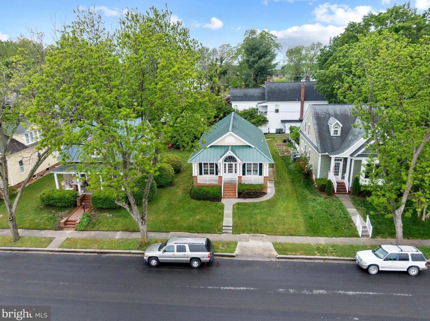 423 Lee St, Eltham, VA 23181