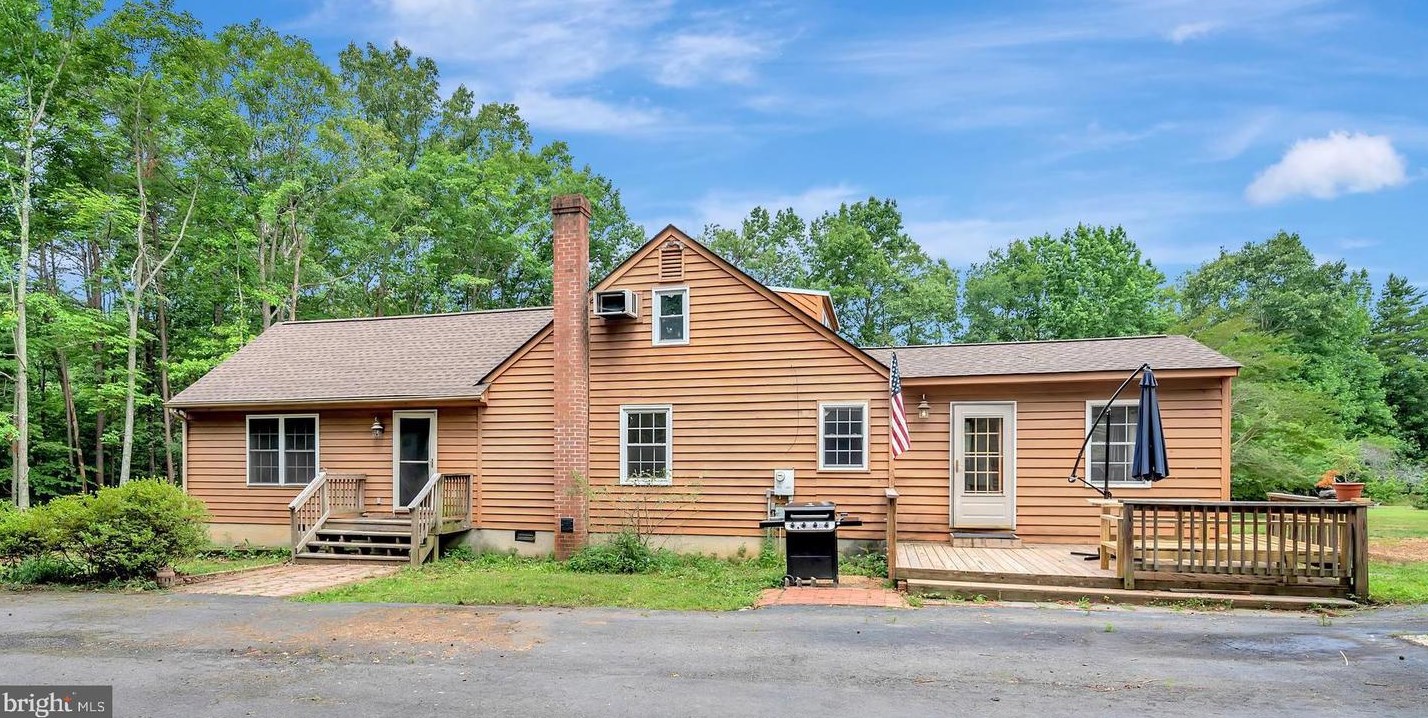 538 Kentucky Springs Rd, Bumpass, VA 23024-4304