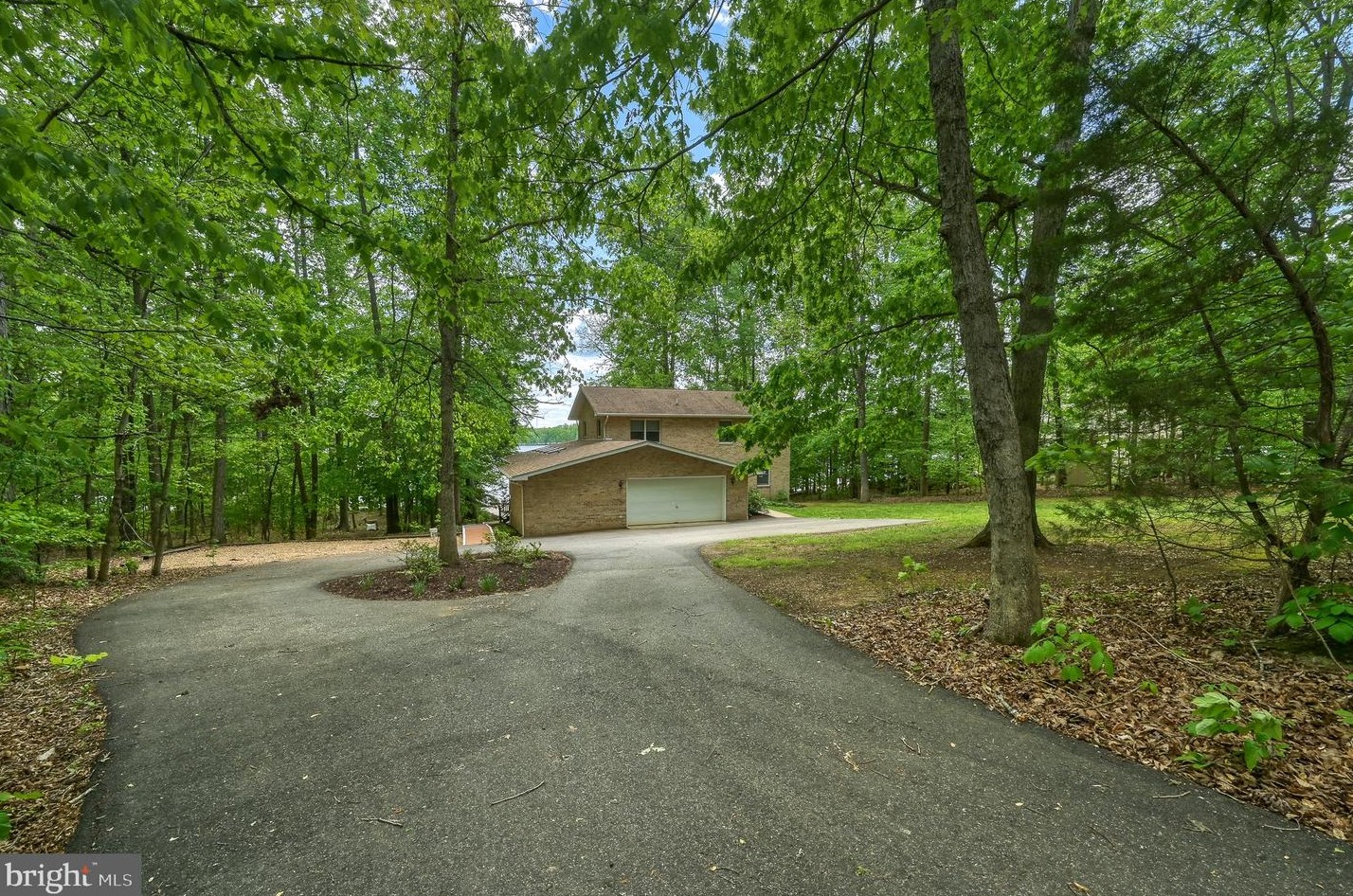 1302 Moody Town Rd, Bumpass, VA 23024