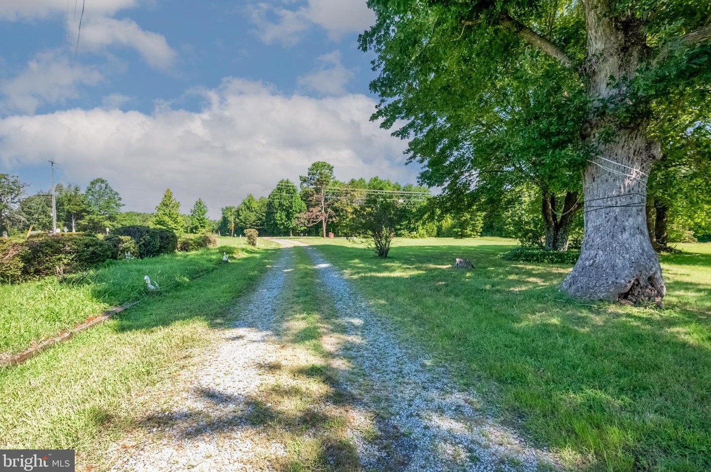1878 Courthouse Rd, Louisa, VA 23093-2600