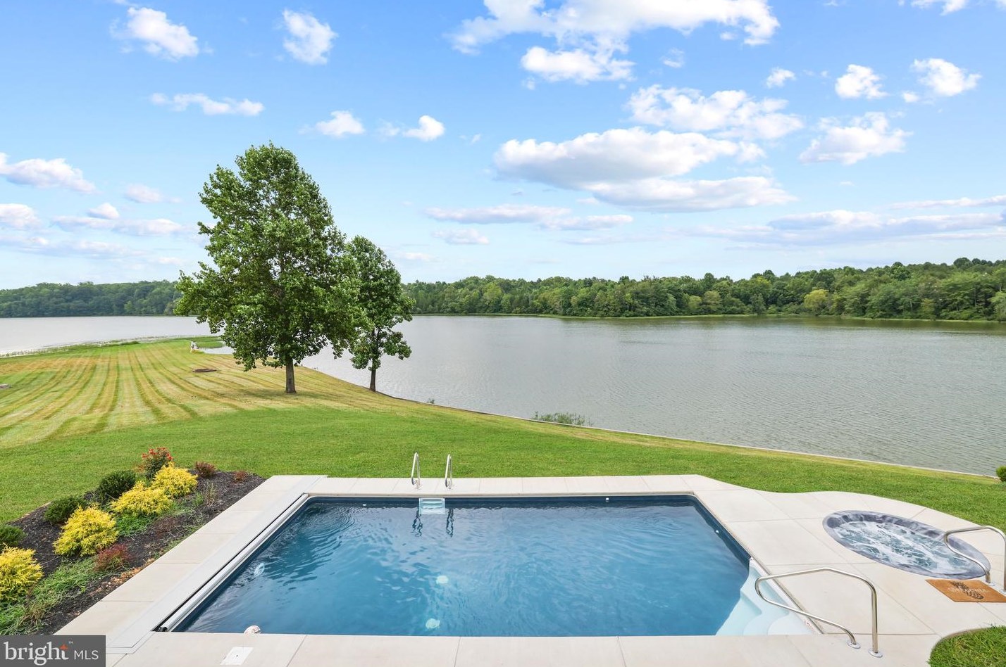 2640 Peach Grove Rd, Louisa, VA 23093