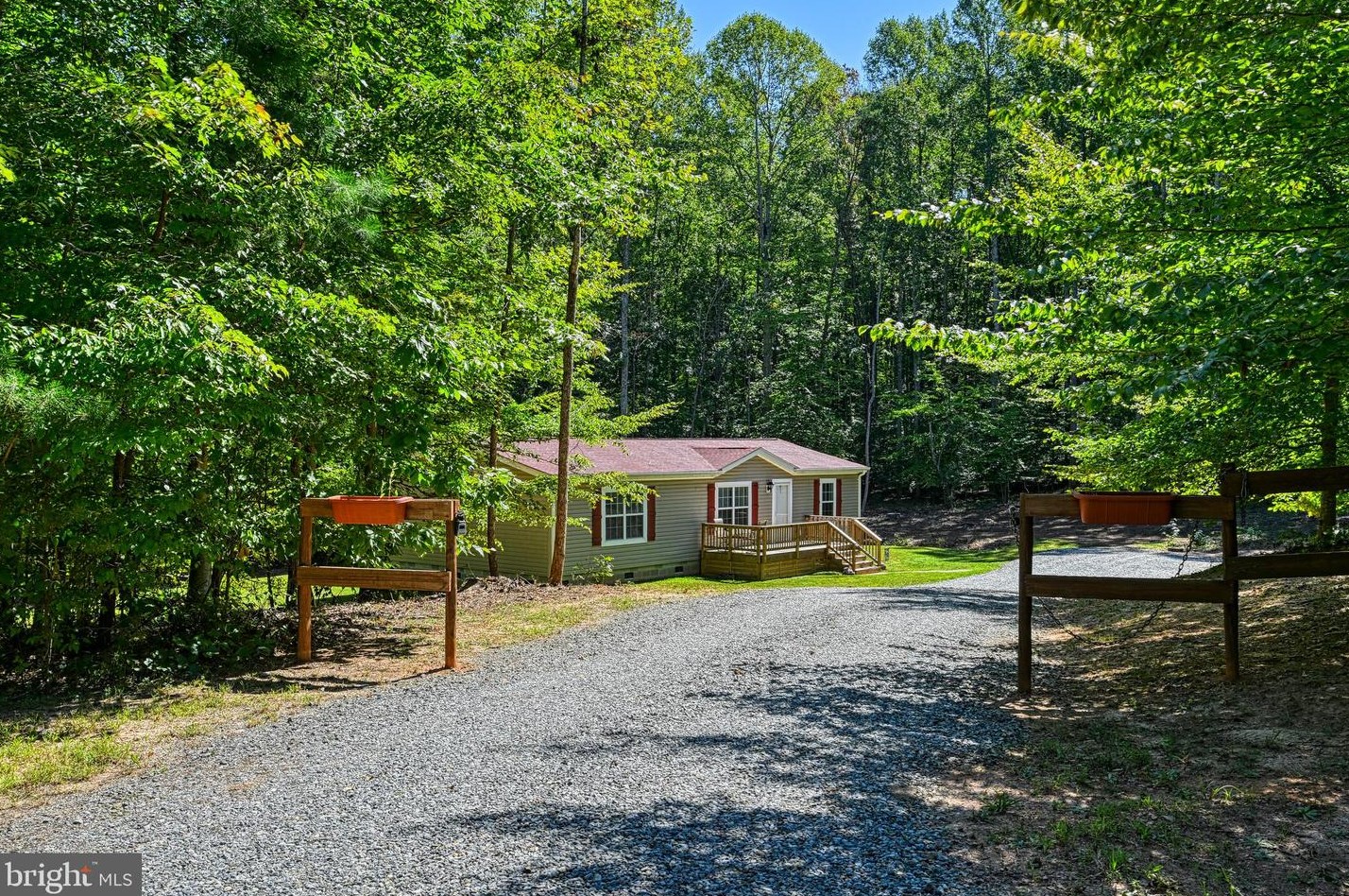 324 Fisher Dr, Mineral, VA 23117