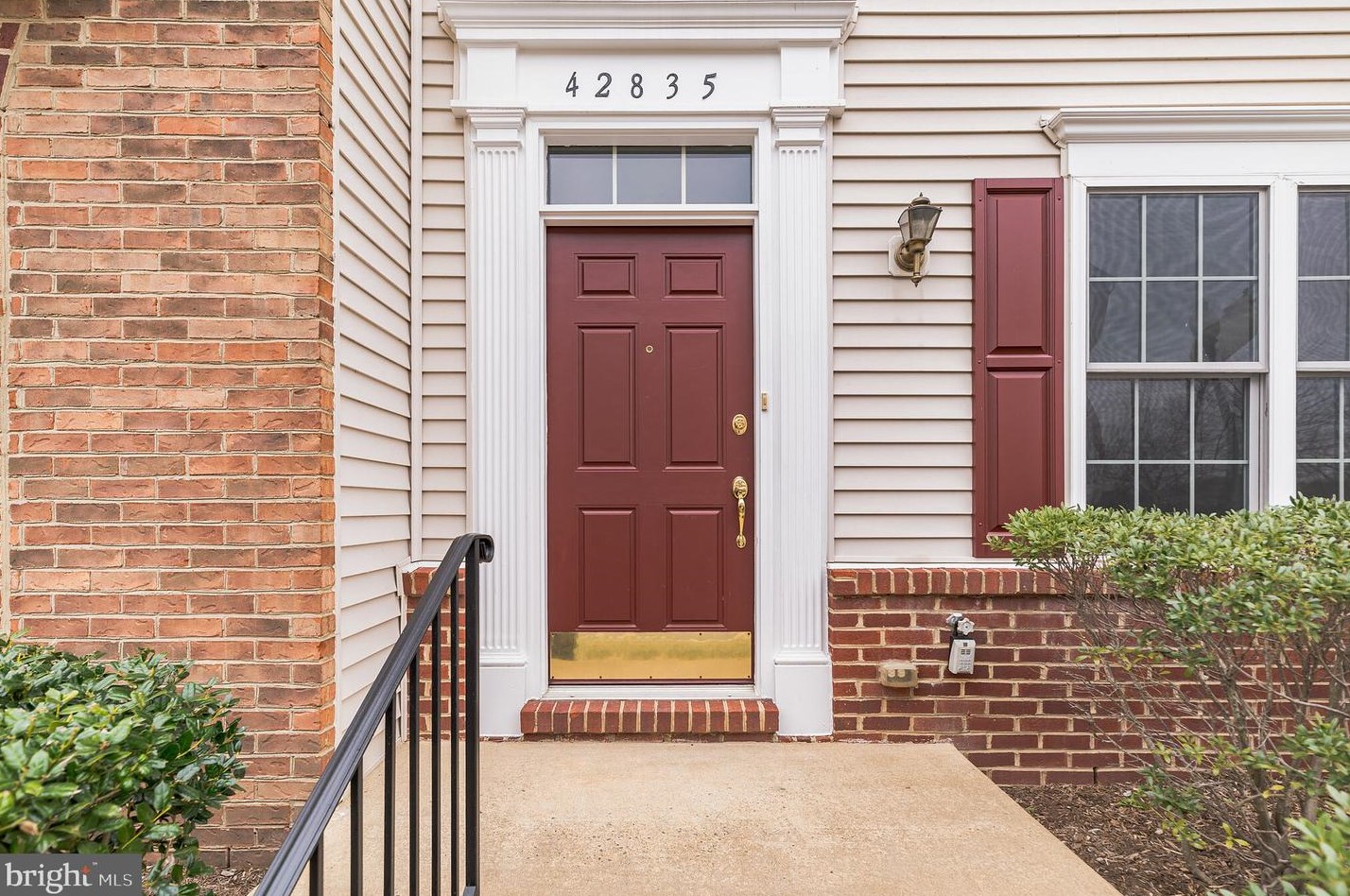 42835 Mccomas Ter, Fairfax, VA 20152-6708