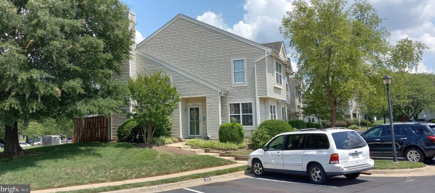 21766 Marigold Cir, Dulles VA  20164-7800 exterior