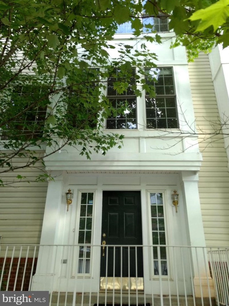 46265 Porter Ter, Dulles VA  20165-8752 exterior