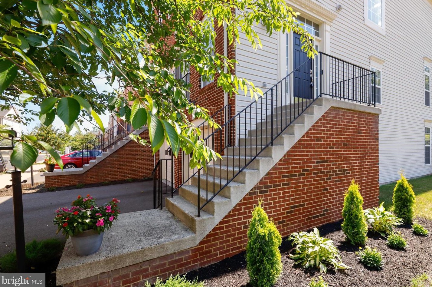 22030 Avonworth Sq, Ashburn, VA 20148-6002