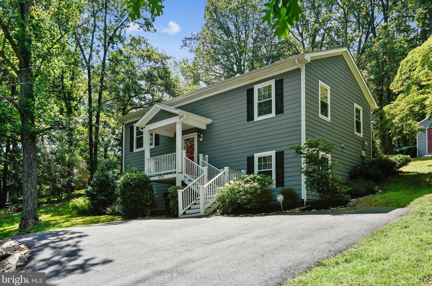 35759 Hayman Ln, Round Hill, VA 20141