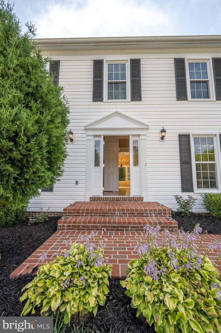 43545 Golden Meadow Cir, Ashburn, VA 20147-5428