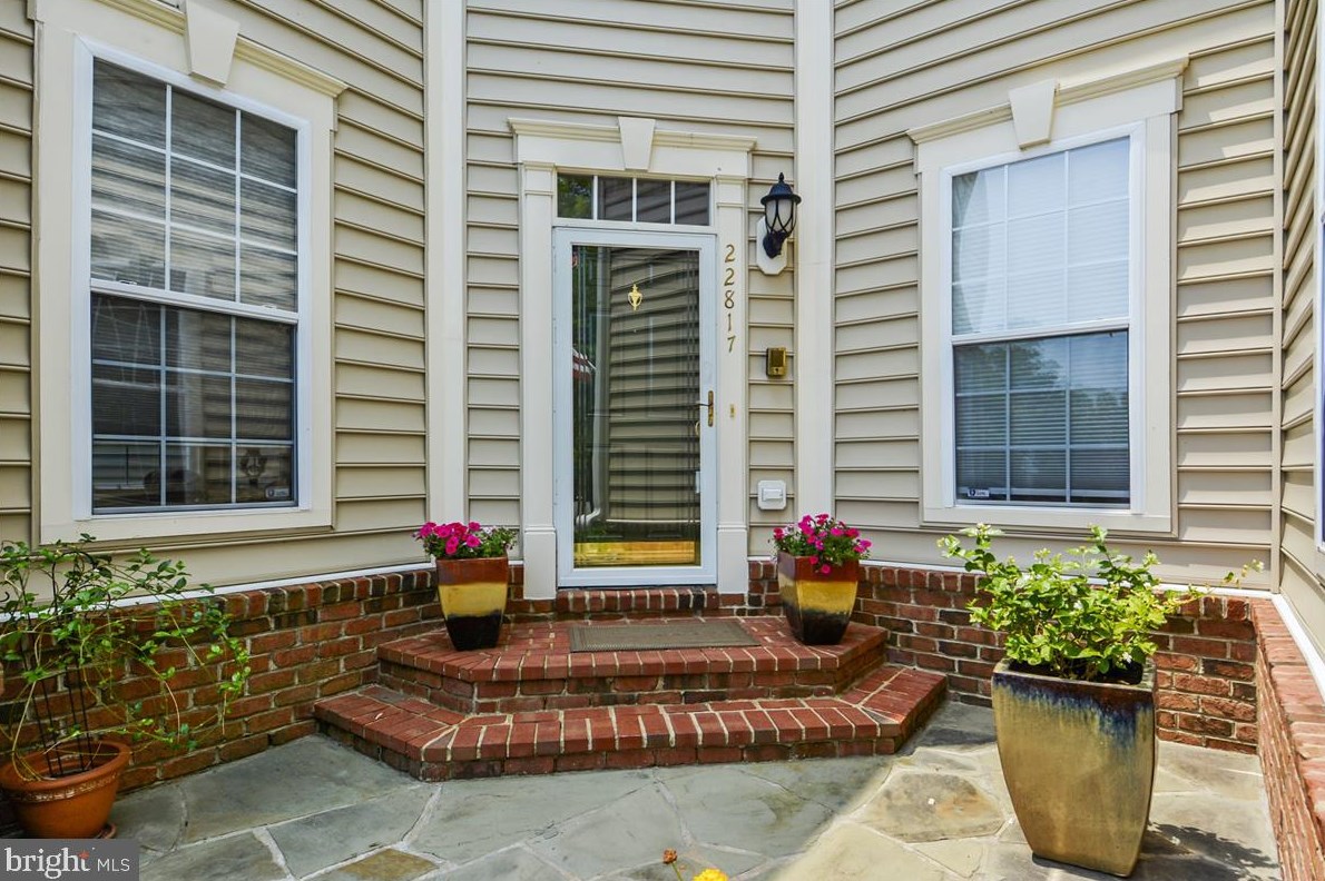 22817 Highcrest Cir, Ashburn, VA 20148-6954