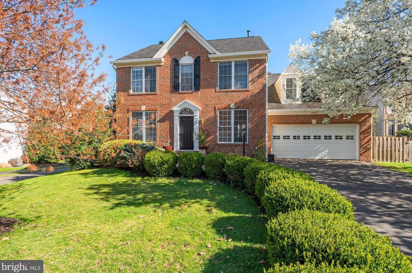 42959 Tara Ct, Ashburn, VA 20147-5111