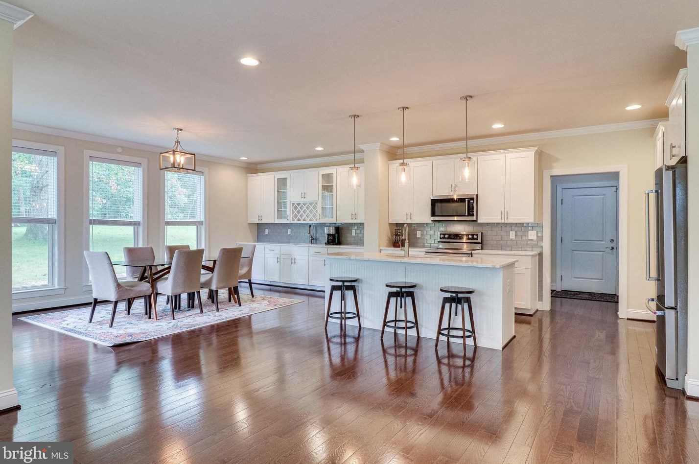 20166 Redrose Dr, Dulles, VA 20165-2530