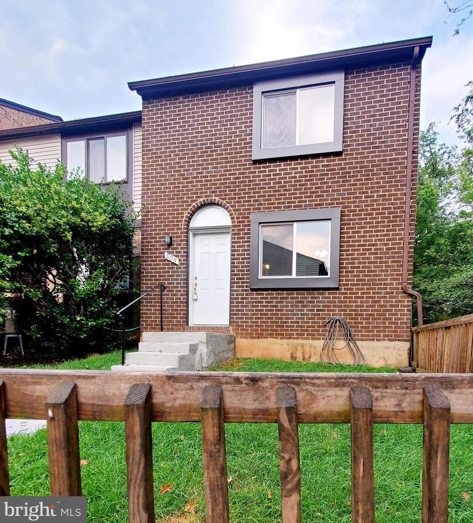 508 Giles Pl, Dulles, VA 20164-1521