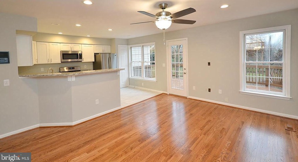 20946 Sandstone Sq, Dulles VA  20165-7208 exterior