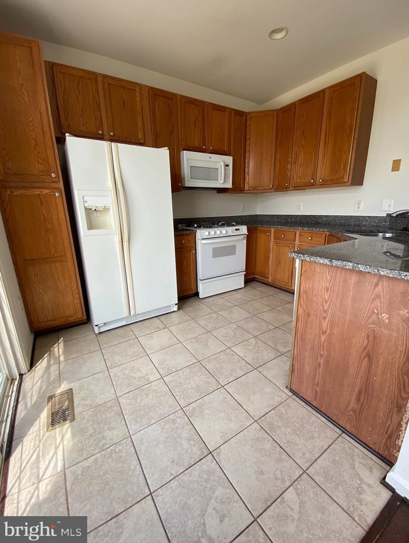 43492 Greenwich Sq, Ashburn VA  20147-4553 exterior