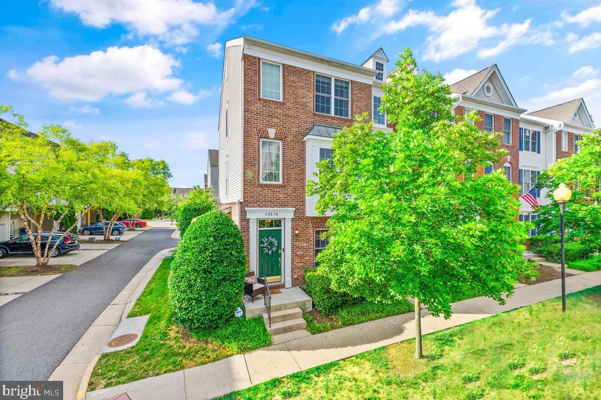 42870 Mccomas Ter, Fairfax, VA 20152-6709