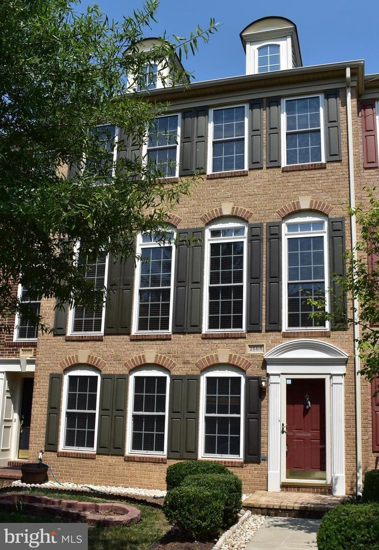 25815 Mews Ter, Fairfax, VA 20152