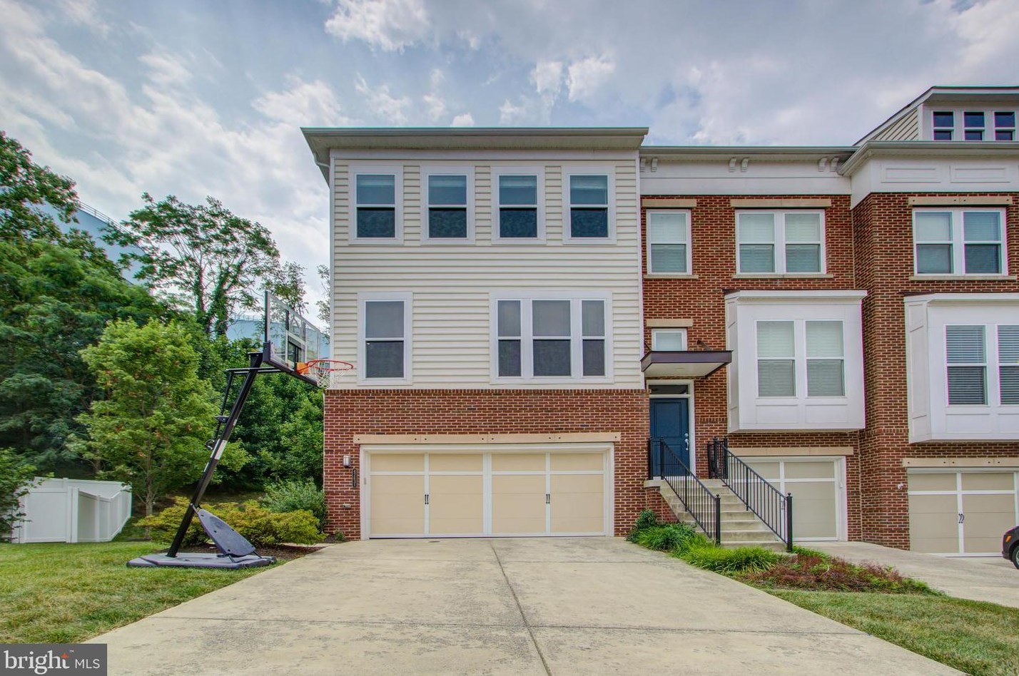 42631 New Dawn Ter, Ashburn, VA 20148-8082