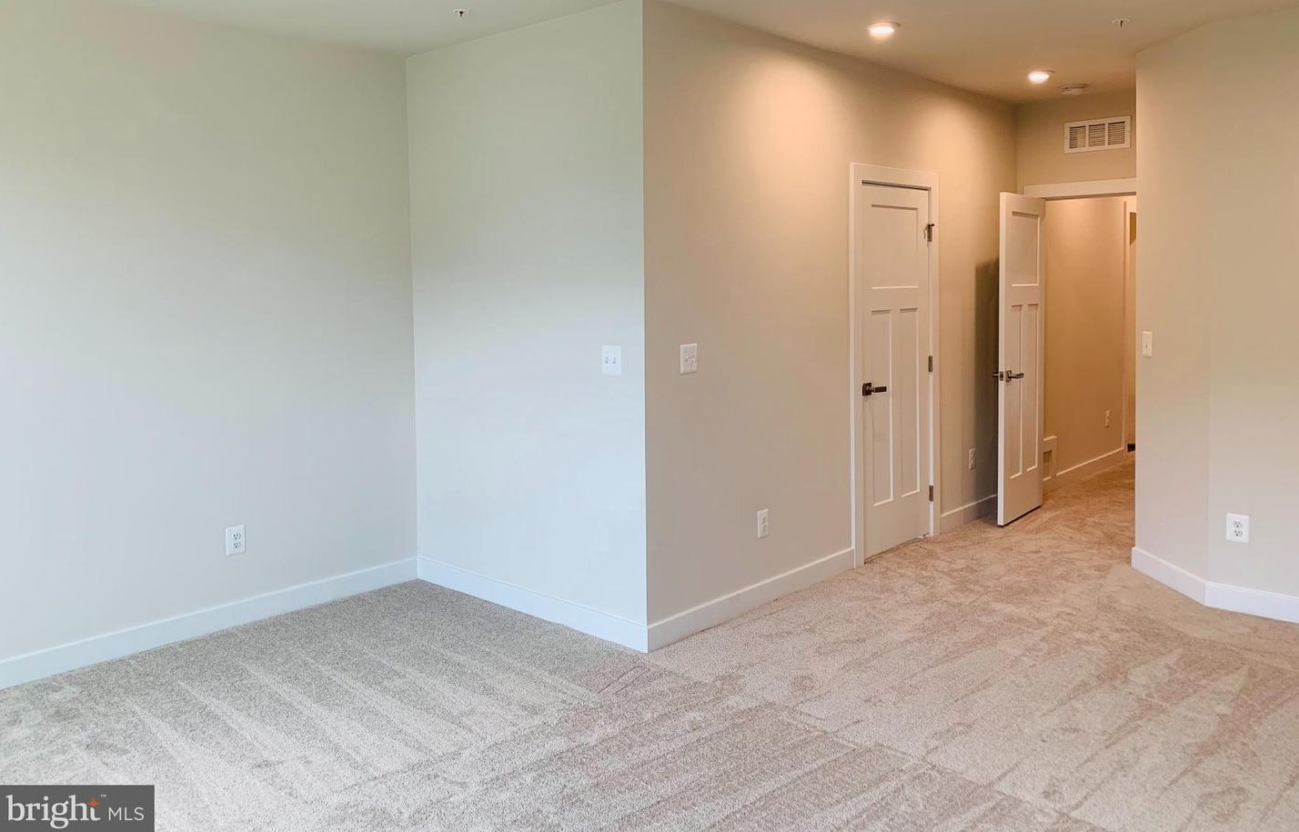 42627 Burbank Ter, Dulles VA  20166 exterior