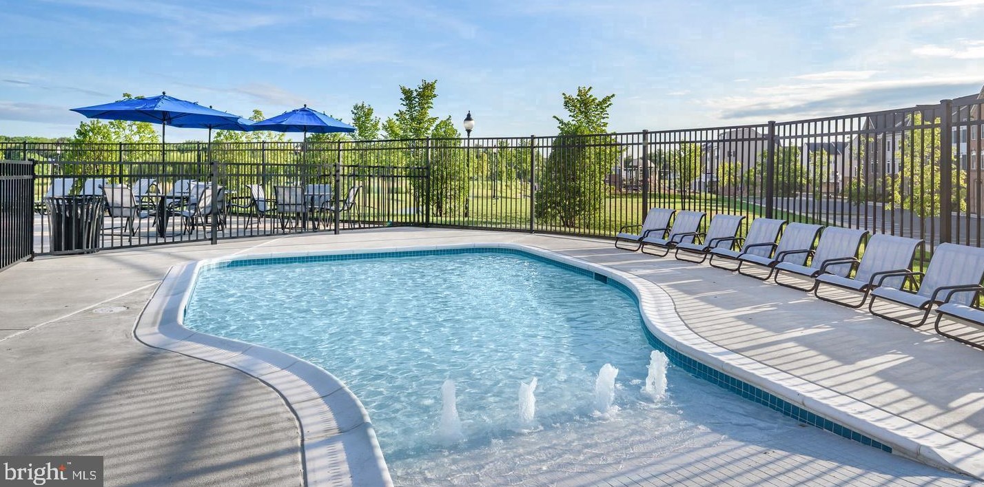 42627 Burbank Ter, Dulles VA  20166 exterior