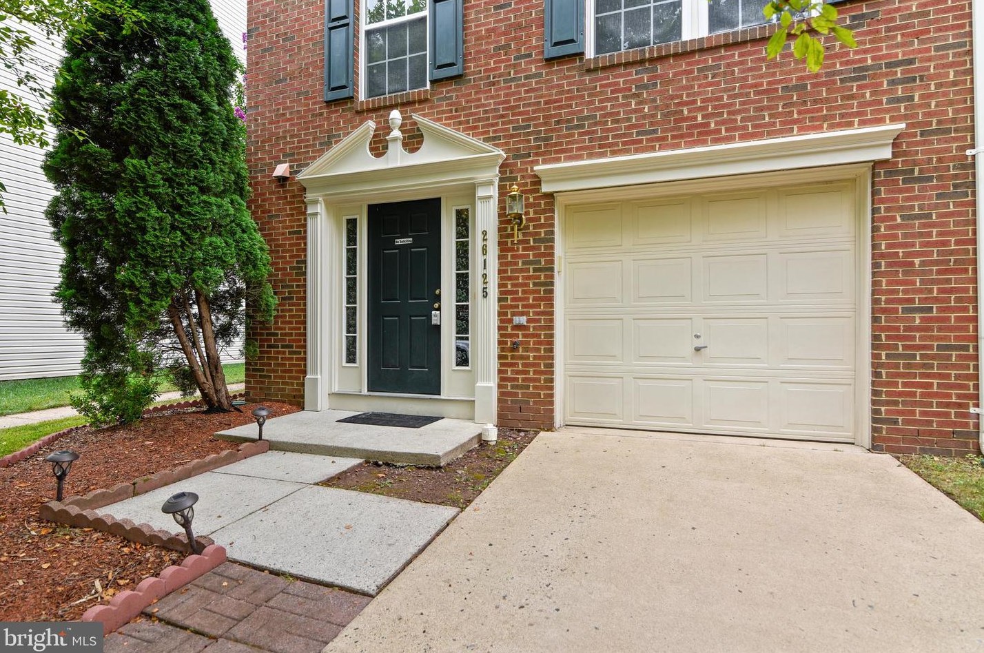 26125 Lands End Dr, Fairfax, VA 20152-2541