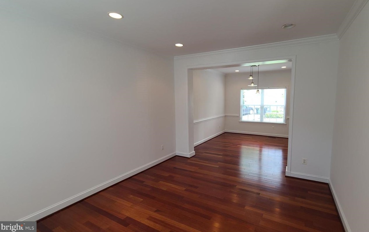 47833 Allegheny Cir, Dulles, VA 20165