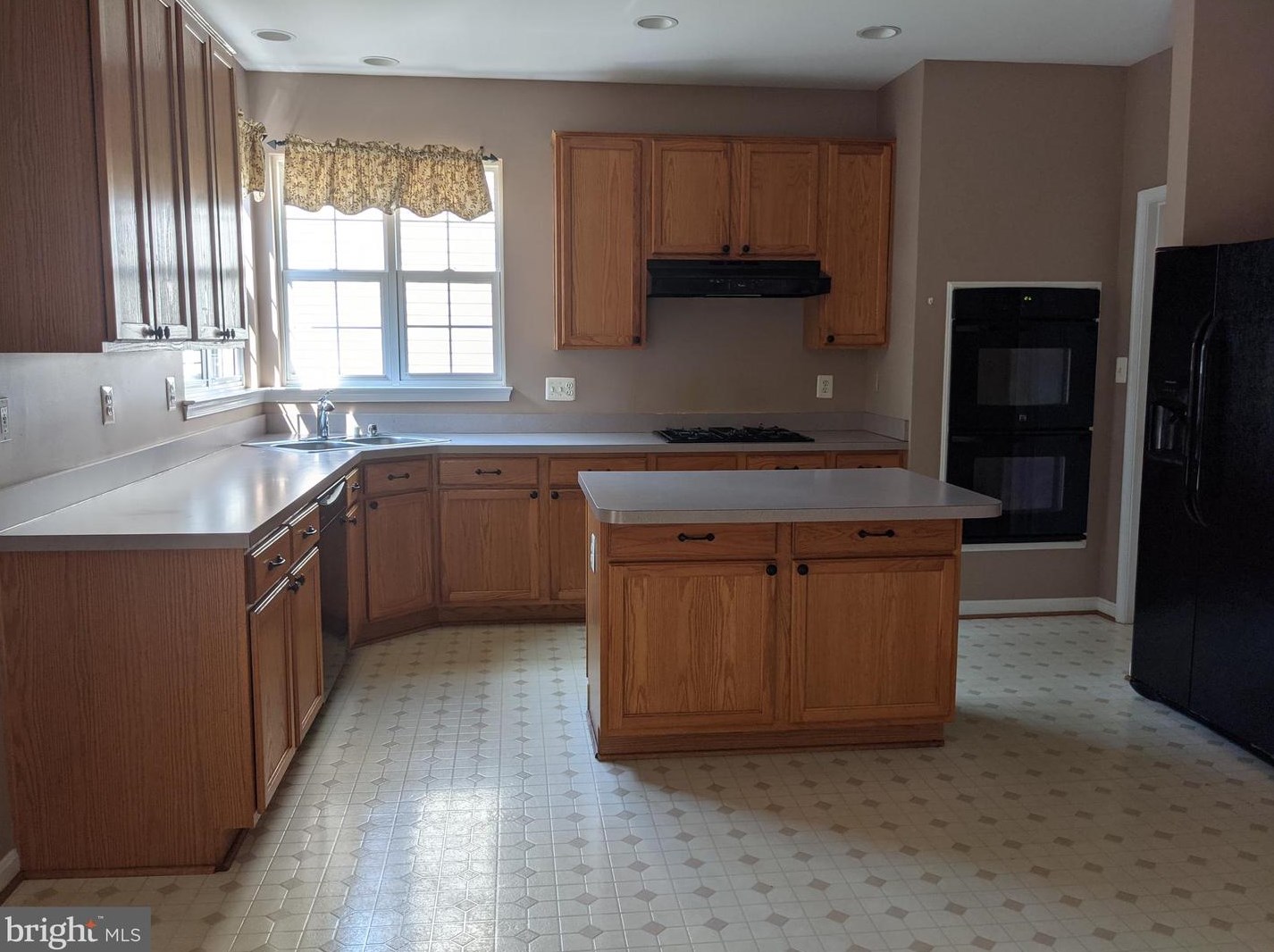 46732 Hollow Mountain Pl, Dulles VA  20164-2229 exterior