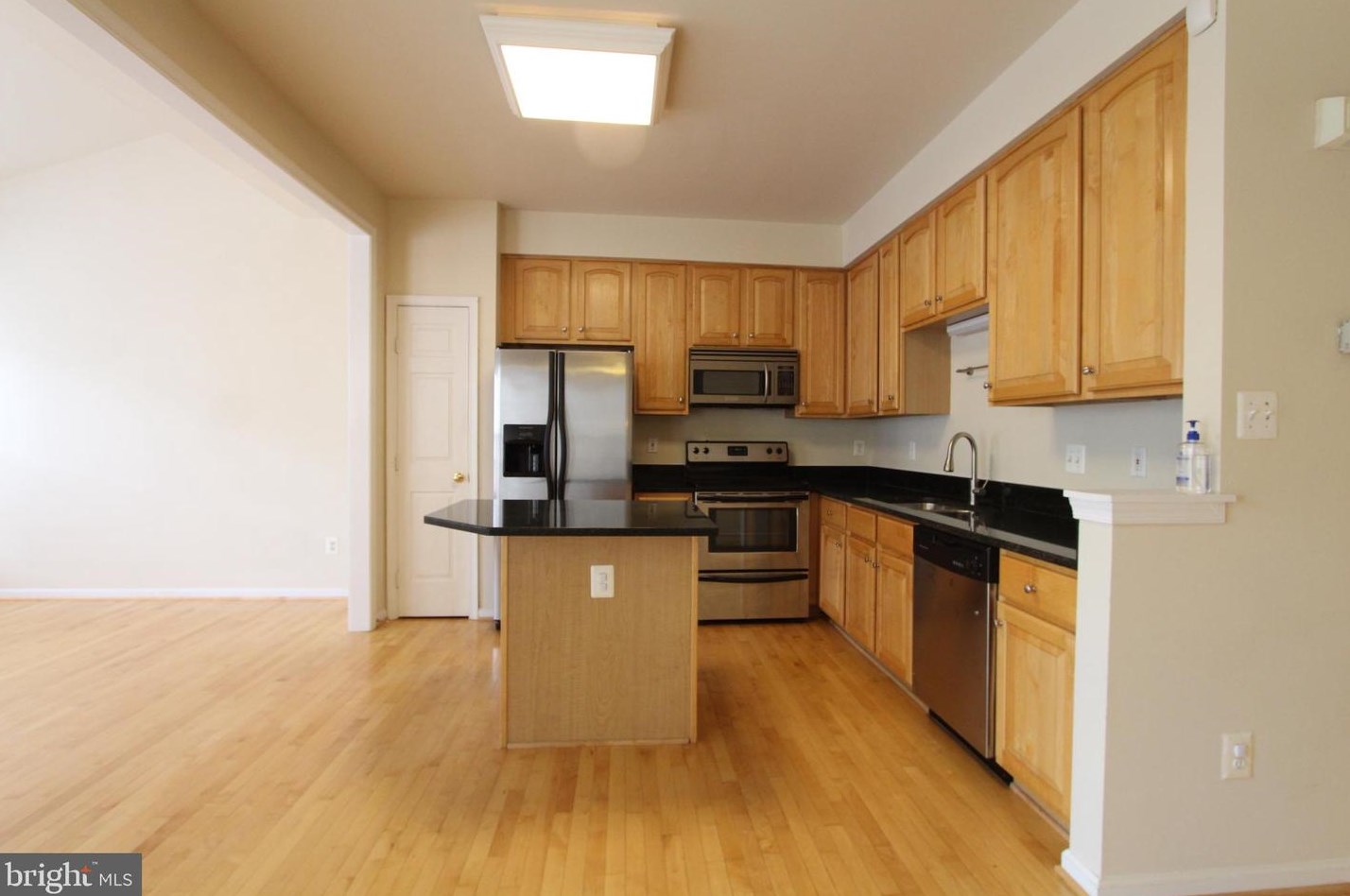 43245 Stillforest Ter, Ashburn VA  20147-5138 exterior