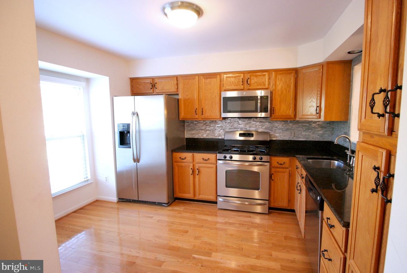 20888 Sandstone Sq, Dulles VA  20165-7203 exterior