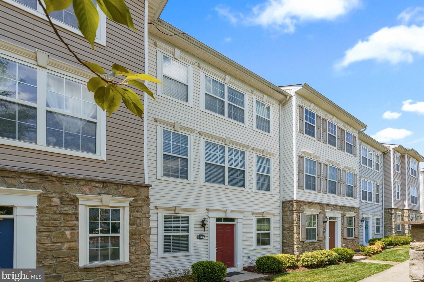 21816 Dragons Green Sq, Ashburn, VA 20147-6713