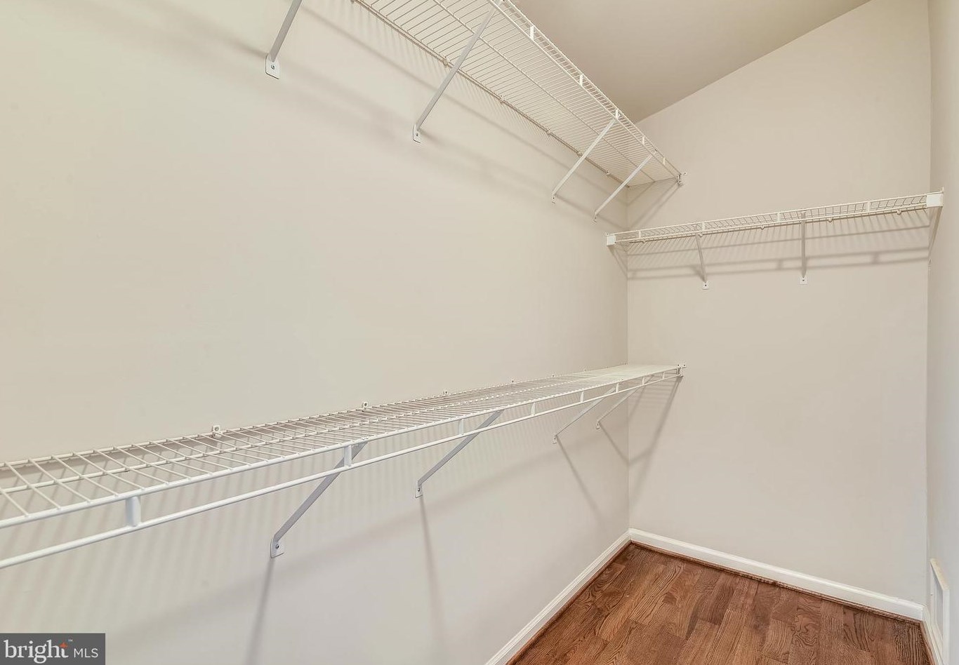 43395 Chokeberry Sq, Ashburn VA  20147-4001 exterior