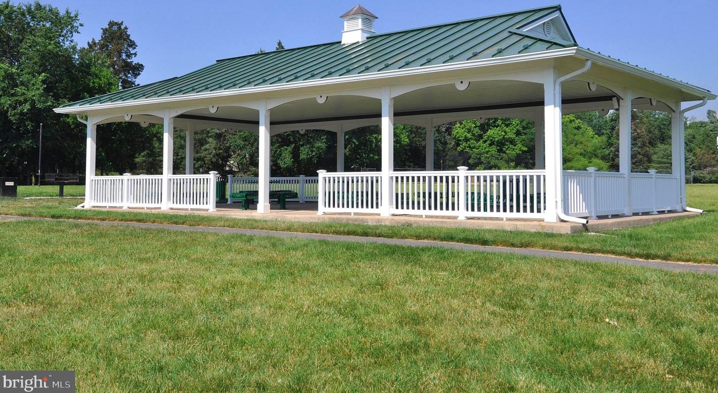 43395 Chokeberry Sq, Ashburn VA  20147-4001 exterior