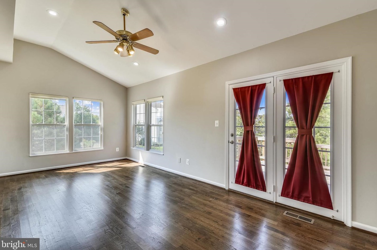 43395 Chokeberry Sq, Ashburn VA  20147-4001 exterior