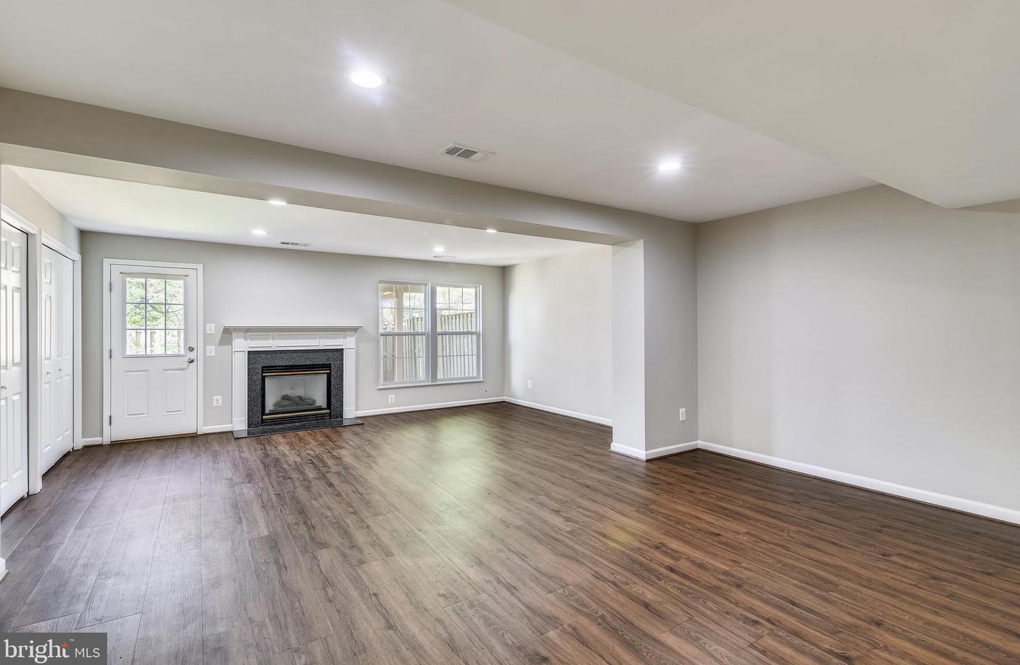 43395 Chokeberry Sq, Ashburn VA  20147-4001 exterior