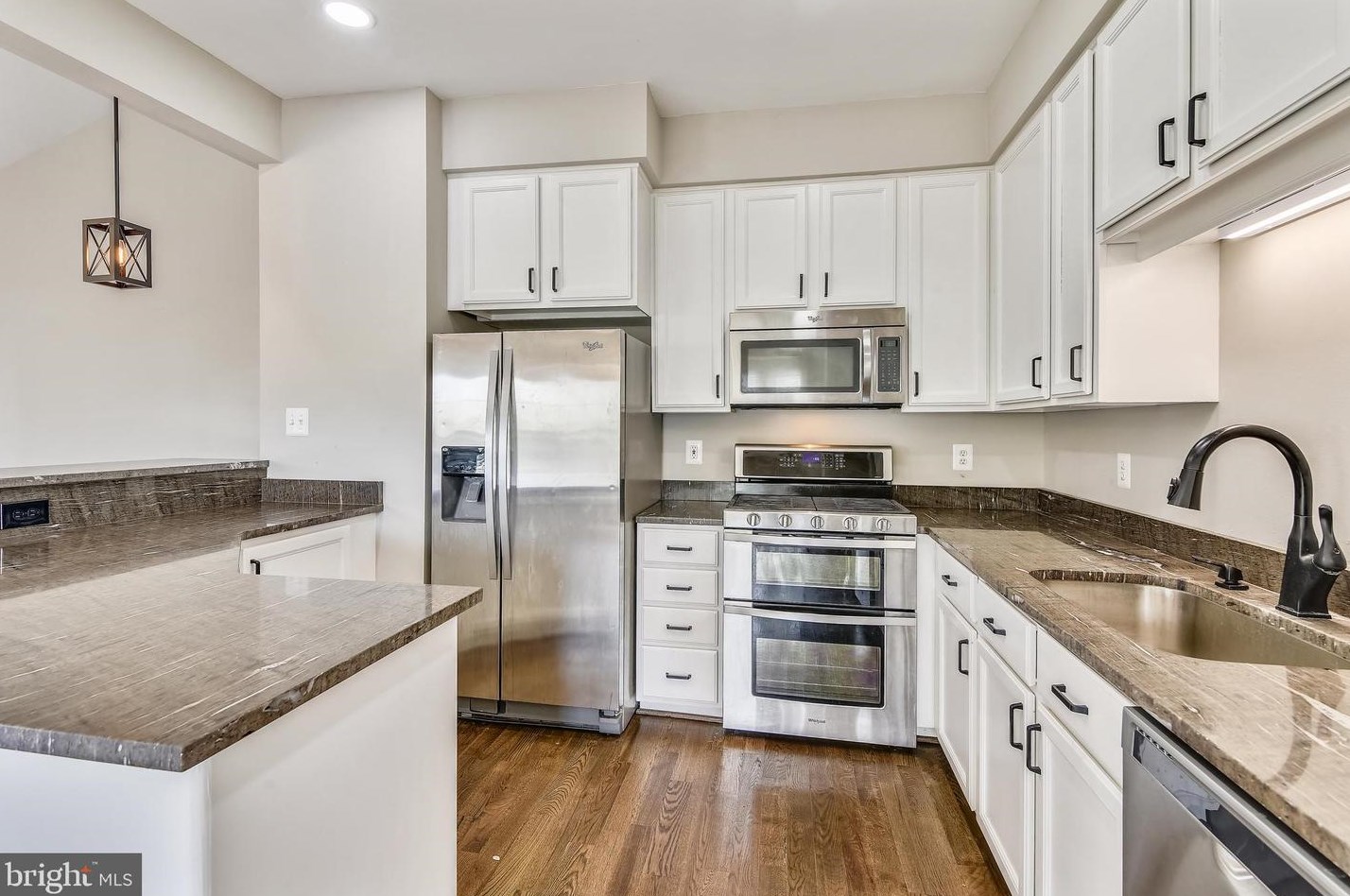 43395 Chokeberry Sq, Ashburn VA  20147-4001 exterior