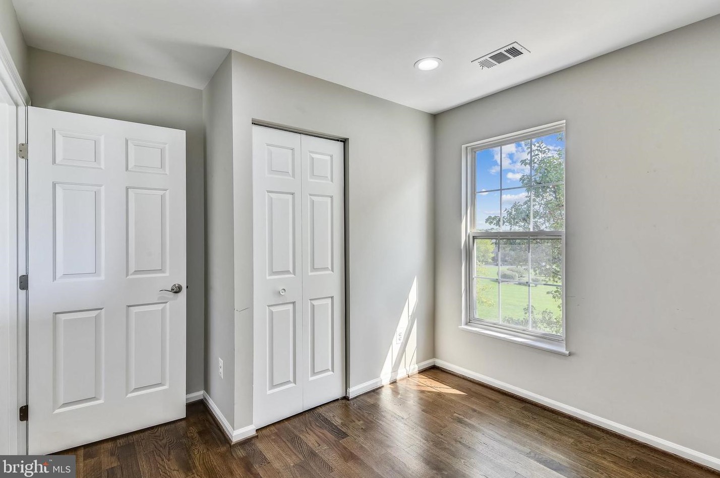 43395 Chokeberry Sq, Ashburn VA  20147-4001 exterior