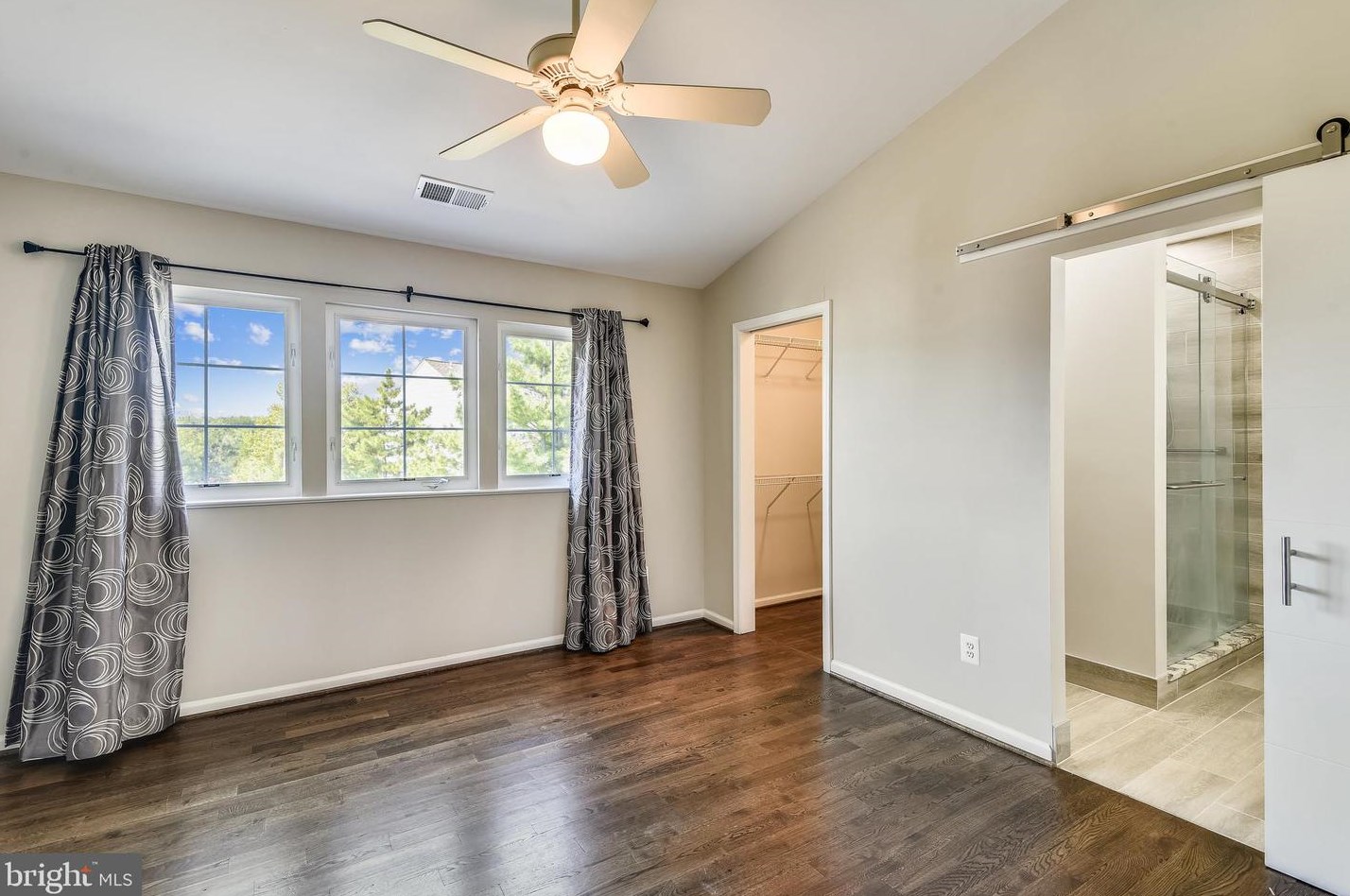 43395 Chokeberry Sq, Ashburn VA  20147-4001 exterior