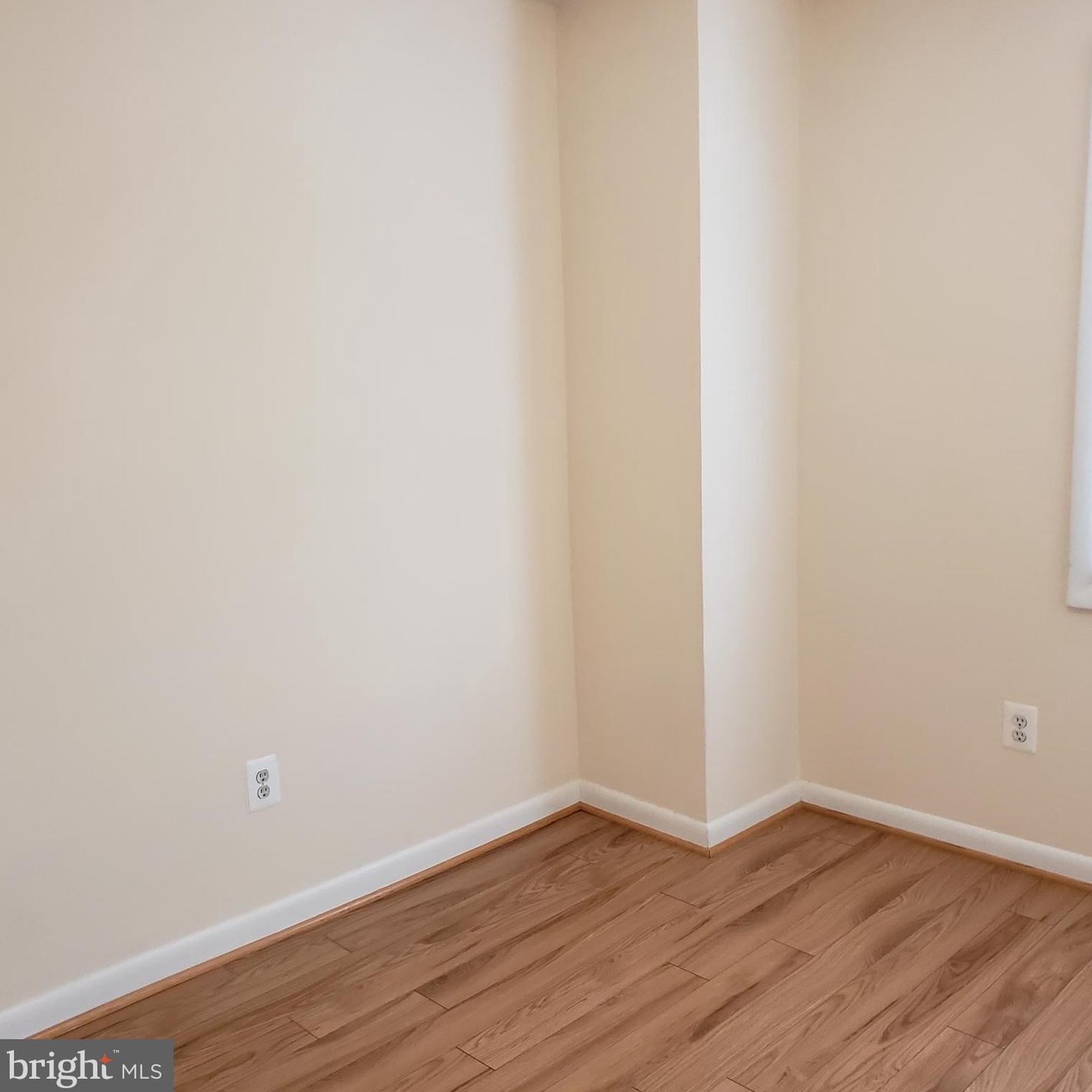 202 Sanderson Dr, Dulles, VA 20164