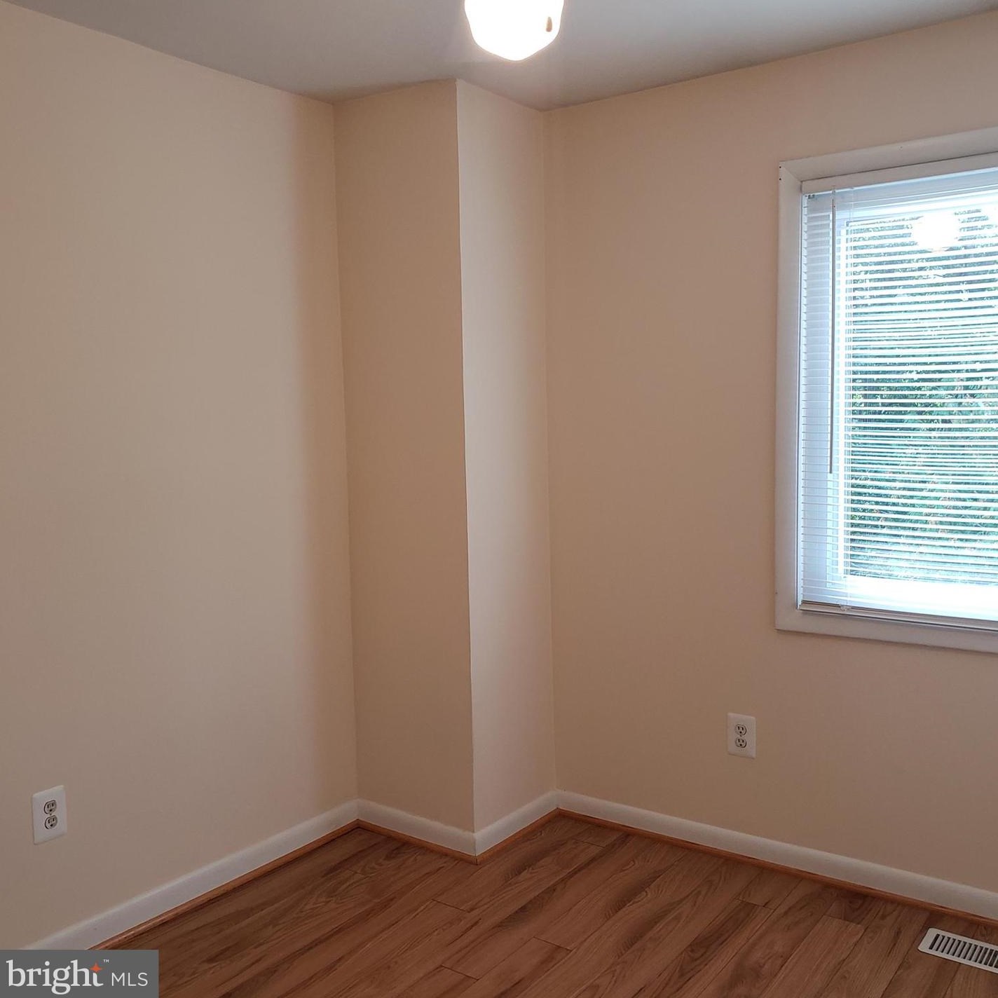 202 Sanderson Dr, Dulles VA  20164-1417 exterior