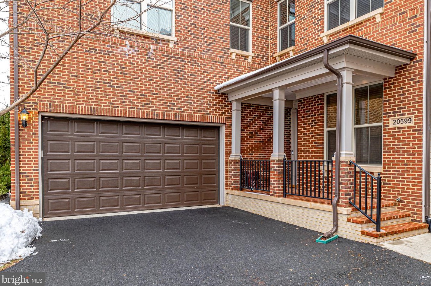 20599 Holyoke Dr, Ashburn, VA 20147-3232