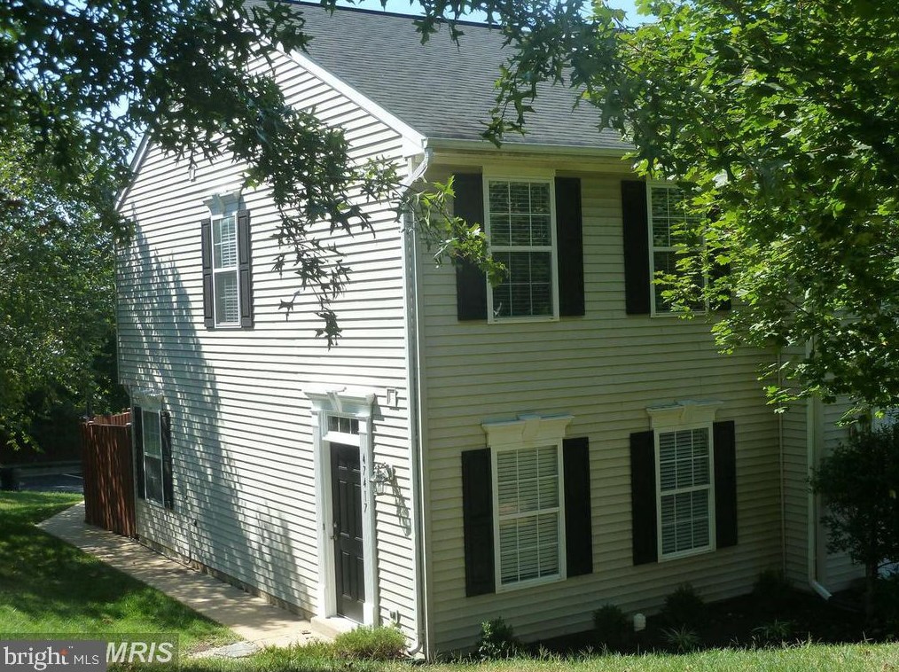 47417 Middle Bluff Pl, Dulles, VA 20165