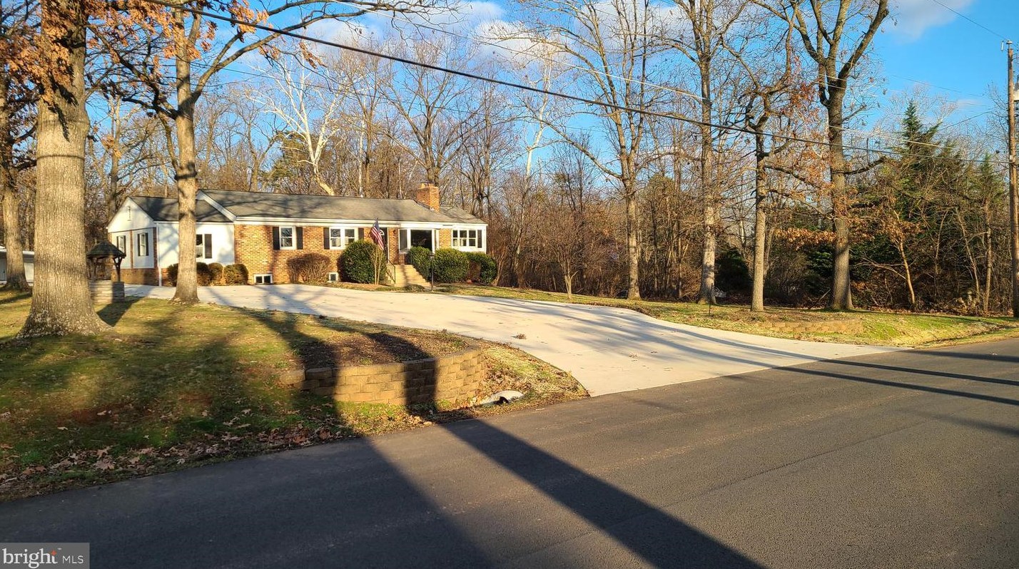 22 Cedar Dr, Dulles, VA 20164