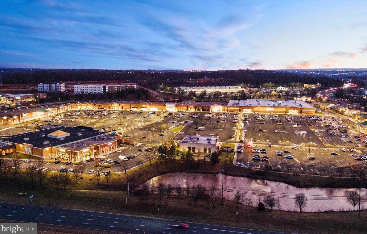 21191 Mcfadden Sq, Dulles VA  20165-7286 exterior