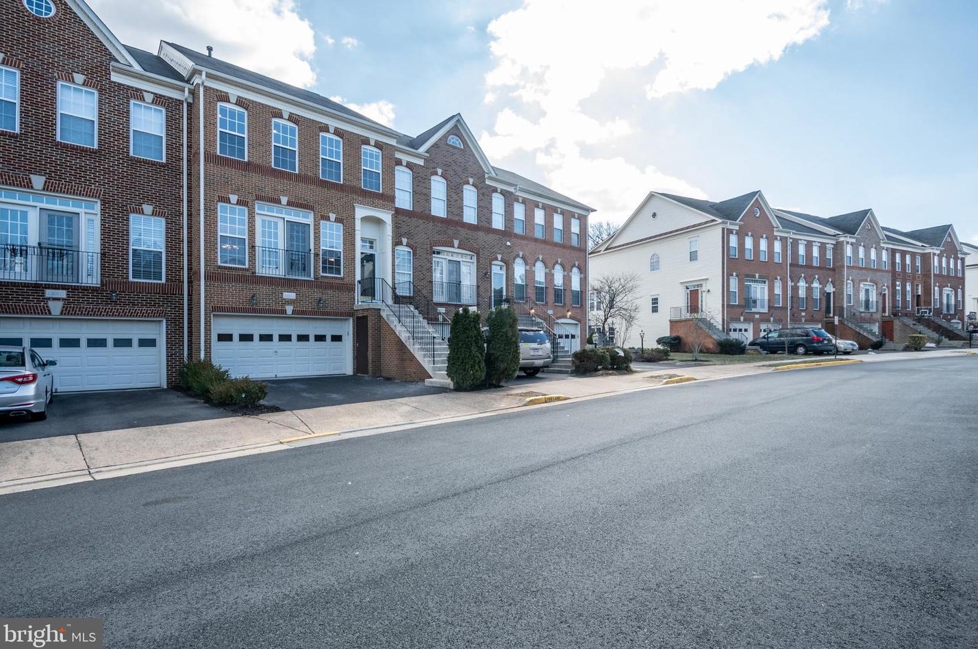 22002 Avonworth Sq, Ashburn, VA 20148-6002