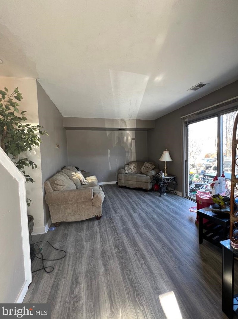 95 Adams Dr Ne, Leesburg, VA 20176