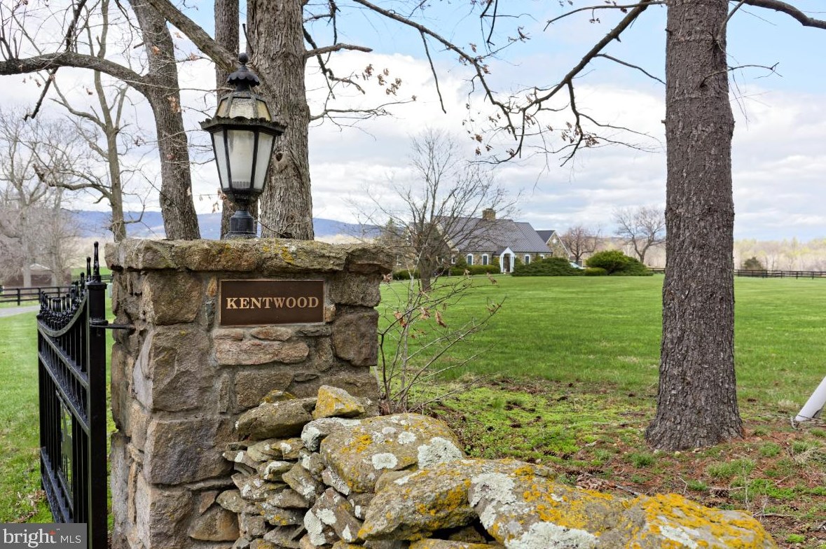 21827 Quaker Ln, Middleburg, VA 20117-3902