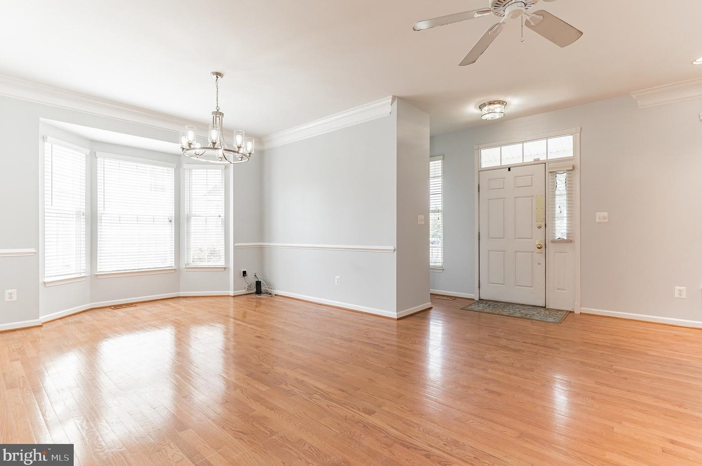 43053 Edgewater St, Fairfax, VA 20152-3400