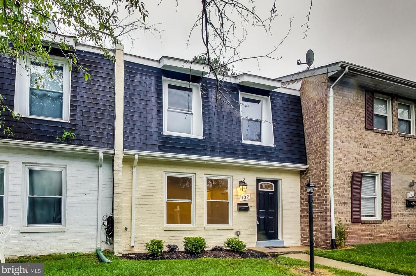 132 Concord Ct, Dulles, VA 20164-4219